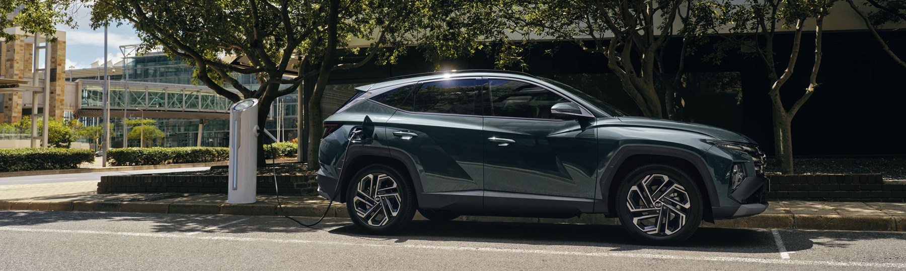 Hyundai Tucson PHEV 2024 Exterior 14 LF Ext Charging rgb